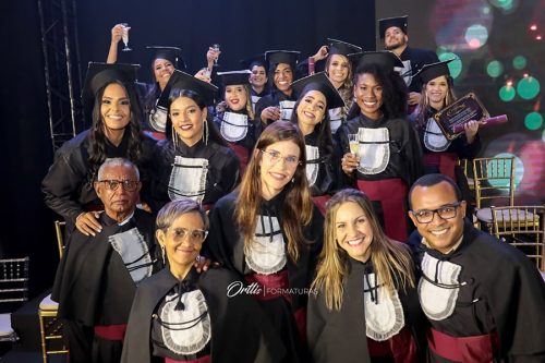 Qual a diferença de formatura e colação de grau? - Orttis Formaturas e ...